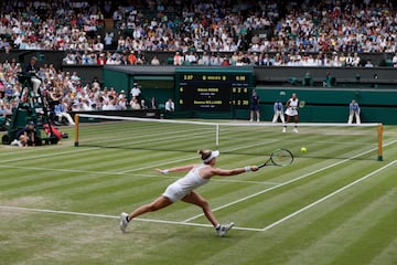 Sin sorpresas se desarrollaron los partidos de cuartos de final en la rama femenina de Wimbledon. Halep, Williams, Svitolina y Strycova estarán en la penúltima fase del torneo. 