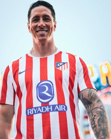 El ídolo del club colchonero ha sido la principal imagen para presentar la nueva equipación del equipo para la temporada 25/26.