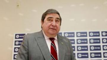 <b>CON TRABAJO. </b>Lendoiro ha estado rápido confeccionando la plantilla pero todavía tiene deberes.