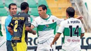 <b>TANGANA. </b>Acciari fue expulsado por golpear a un jugador del Córdoba.