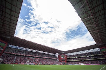 Otra opción cercana y con instalaciones de Primera División es el Estadio Nemesio Diez de Toluca. Aunque ya no se encuentra en la Ciudad de México, el desplazamiento hasta el remodelado inmueble sería de 70 kilómetros.  Actualmente, Toluca juega ahí Liga MX y Copa MX. América ya fungió como local en dicho inmueble en duelos de Copa Libertadores y Copa Sudamericana.