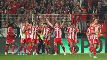 Los jugadores del Uni¨®n Berl¨ªn celebran el ag¨®nico triunfo.