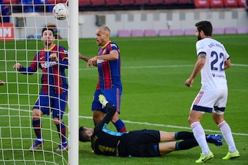 Barcelona 1-0 Osasuna | Dos paradones consecutivos de Sergio Herrera a Coutinho y Braithwaite en el área pequeña, pero el balón se quedó muerto de nuevo y Braithwaite consiguió rematar otra vez el balón para anotar el primero.