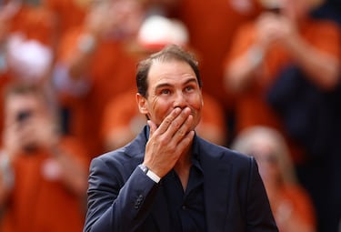 Rafa Nadal durante su emotivo homenaje en la pista Philippe-Chatrier. 