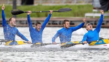 Igor Trumov celebra una victoria con sus compañeros de Ucrania.
