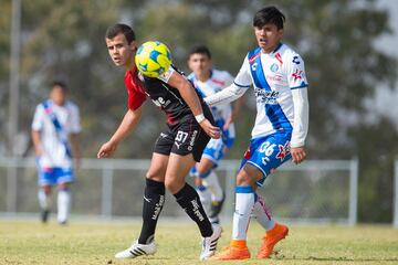 El mediocentro nació en California, Estados Unidos. En sus inicios estuvo en la Liga MX con el Atlas, después se fue a la MLS. Su último equipo fue el Salt Lake.