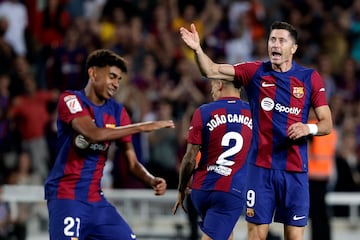 Robert Lewandowski y Lamine Yamal (Photo by David S.Bustamante/Soccrates/Getty Images)