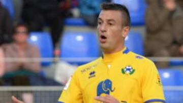 Nierga en su debut con el Alcorcón.