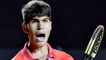 Carlos Alcaraz celebra un punto ante Albert Ramos durante su partido en el R&iacute;o Open.