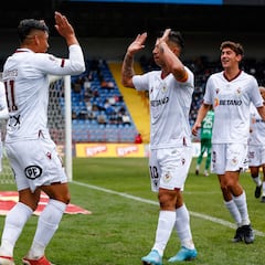 Basay se salva y complica a Salas