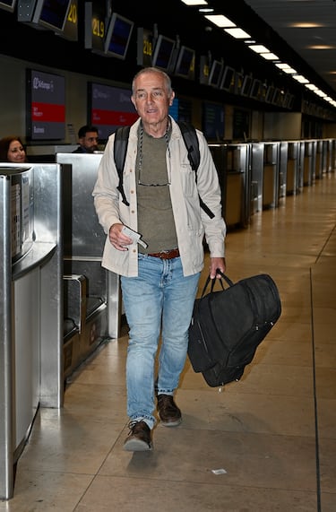 José Manuel Soto en el Aeropuerto Adolfo Suárez Madrid-Barajas para viajar a Honduras. 
 
 
 