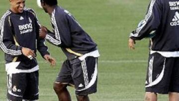 <B>PREPARADOS.</B> Capello podrá contar con Diarrá y Roberto Carlos para el partido del domingo.