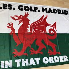 Gales crea la bandera de Mijatovic sobre Bale: "Wales. Golf. Madrid. En este orden"