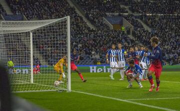  0-1. Antoine Griezmann marca el primer gol.