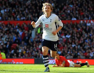 El mediocentro croata había demostrado su talento en White Hart Lane durante cuatro temporadas y decidió que era hora de cambiar de aires. Dejó de entrenarse para pedir al club londinense que aceptase la oferta del Real Madrid.