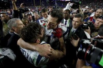 Tom Brady y Edelman celebran la Superbowl ganada con New England Patriots ante Seattle Seahawks.