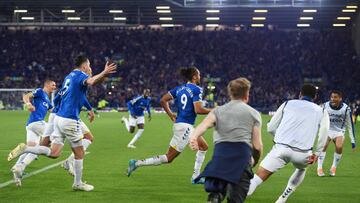 LIVERPOOL, ENGLAND - MAY 19: Dominic Calvert-Lewin of Everton celebrates after scoring their sides third goal during the Premier League match between Everton and Crystal Palace at Goodison Park on May 19, 2022 in Liverpool, England. (Photo by Michael Regan/Getty Images)