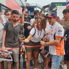 Vuelve la alegría al box del Repsol Honda con la vuelta de Márquez