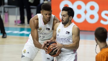 Edy Tavares y Facundo Campazzo, durante un partido del Real Madrid