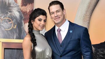 Shay Shariatzadeh y John Cena en el estreno de &quot;Dolittle&quot; de Universal Pictures en el Regency Village Theatre el 11 de enero de 2020 en Westwood, California. 