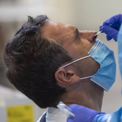 Un estudio afirma cuánto tiempo tarda en desaparecer el SARS-CoV-2 tras el primer test positivo