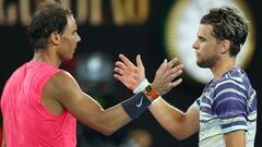 Dominic Thiem y Rafa Nadal se saludan tras su partido de cuartos de final del Open de Australia 2020, con victoria para el austriaco.