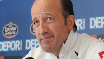 <b>EN TENSIÓN. </b>Miguel Ángel Lotina afronta comprometido y responsabilizado los días previos al encuentro frente a Osasuna.