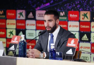 Carvajal emocionado en el acto de su renovación