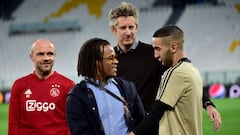 Soccer Football - Champions League - Ajax Amsterdam Training - Allianz Stadium, Turin, Italy - April 15, 2019   Ajax&#039;s Hakim Ziyech with Edgar Davids and Edwin van der Sar during training   REUTERS/Massimo Pinca