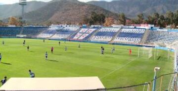 La sede deportiva de San Carlos de Aponquindo está situada al noreste de Santiago de Chile; cuenta con todas las comodidades que necesita una selección de alto nivel como la colombiana. Dentro del complejo también está ubicado el estadio principal de la U. Católica de Chile.