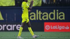 Villareal's Senegalese forward Nicolas Jackson gestures as he leaves the pitch during the Spanish league football match between Villarreal CF and Cadiz CF at La Ceramica stadium in Vila-real on May 24, 2023. (Photo by Jose Jordan / AFP)