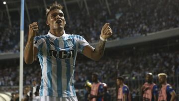 BAS34. BUENOS AIRES (ARGENTINA) 27/02/2018.- Lautaro Martinez de Racing celebra luego de anotar un gol contra Cruzeiro hoy, martes 27 de febrero de 2018, durante un partido de la Copa Libertadores que se juega en el estadio Presidente Per&oacute;n en Buenos Aires (Argentina). EFE/David Fern&aacute;ndez