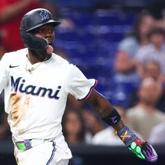 Miami Marlins keep their hands in their pockets as only team in MLB to spend no money this off season