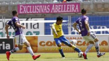 Las Palmas y Valladolid no ceden en su particular pelea