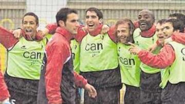 <b>LA ALEGRÍA DEL LÍDER. </b>El buen ambiente que se respira en Osasuna y la camaradería que existe entre los jugadores puede ser una de las claves de su buen momento.