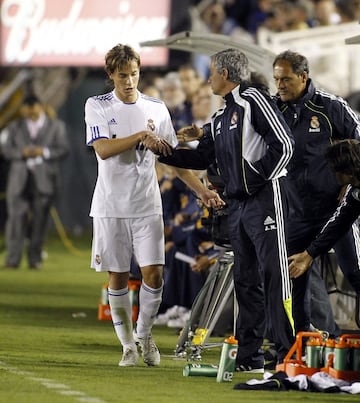 Sergio Canales costó seis millones en la temporada 2010-2011, antes de ser asolado por las lesiones, no encontró hueco  y apenas jugó 517'. El Valencia fue su siguiente destino.