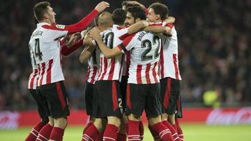 Alegría rojiblanca en el 1-0 de Etxeita