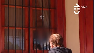 Ex candidata a Miss Chile vive encerrada por su hermano hace dos años: vecinos arrojan comida por la ventana