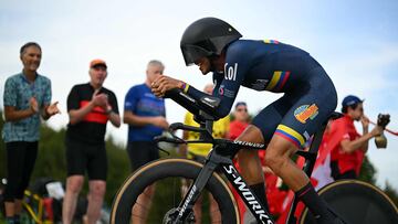 Colombia's Walter Alejandro Vargas Alzate competes in the men's Elite Individual Time Trial cycling event, 46,1km from and to Zurich, during the UCI 2024 Road World Championships, near Meilen, on September 22, 2024. (Photo by Fabrice COFFRINI / AFP)