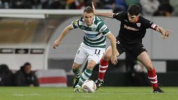 Diego Capel elude a Iraola durante el partido de la Europa League.