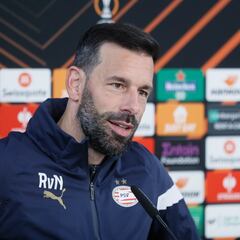 Van Nistelrooy: “Un partido aquí es especial porque son los reyes”