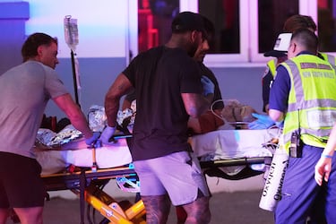 Los equipos de emergencia transportan a una persona en camilla tras un tiroteo en Bondi Beach, Sídney.




Associate Press/ LaPresse
Only Italy and Spain