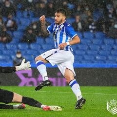 La Real golea al PSV y se clasifica a lo grande