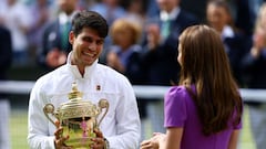 Carlos Alcaraz, con Kate Middleton tras ganar Wimbledon.