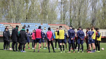 La plantilla de la Cultural pretende ascender hoy en Ponferrada.