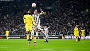 TURIN, ITALY - FEBRUARY 16: Dusan Vlahovic of Juventus jumps for the ball against Marcus Coco of FC Nantes during the UEFA Europa League knockout round play-off leg one match between Juventus and FC Nantes at Allianz Stadium on February 16, 2023 in Turin, Italy. (Photo by Daniele Badolato - Juventus FC/Juventus FC via Getty Images)