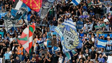 La afición del Alavés durante el partido de LaLiga entre el Alavés y el Girona.