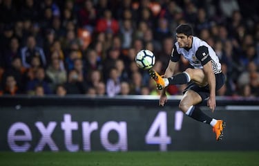 PSG slap €80m price tag on Valencia target Gonçalo Guedes