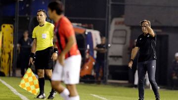 Independiente Santa Fe se fue goleado de Paraguay, en donde no pudo administrar una ventaja de dos goles y quedó eliminado de la Sudamericana.