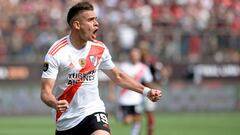 Santos Borr&eacute; celebra un gol con River.